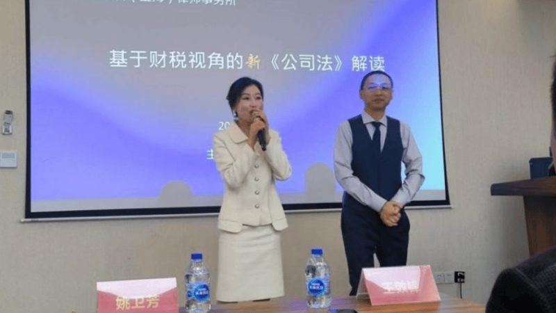 在与代理记账公司达成初步合作意向后，企业需要向其提交相关资料，包括但不限于：